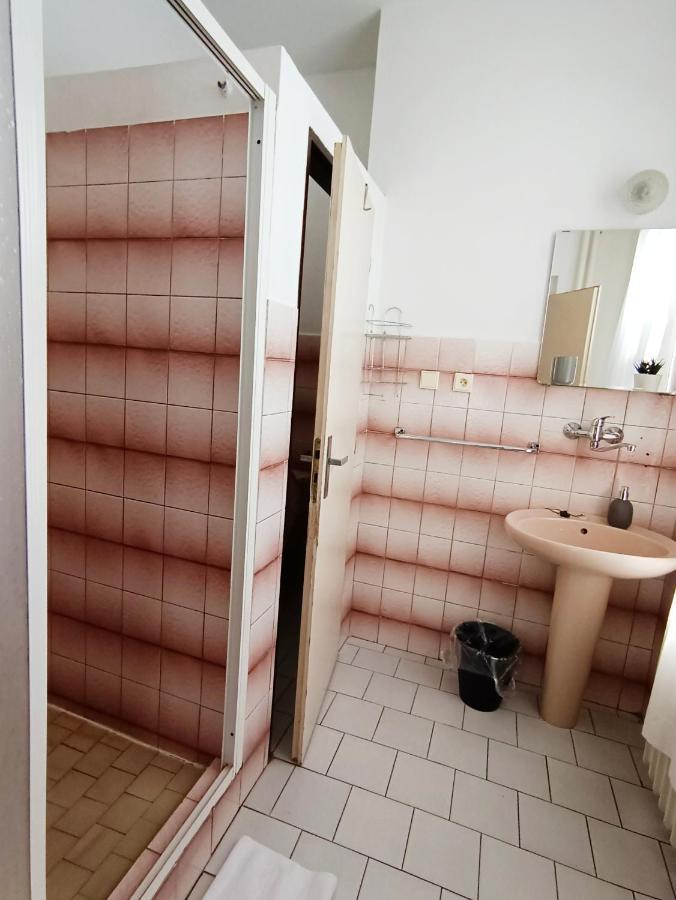 Hotel Labe 赫任斯科 外观 照片