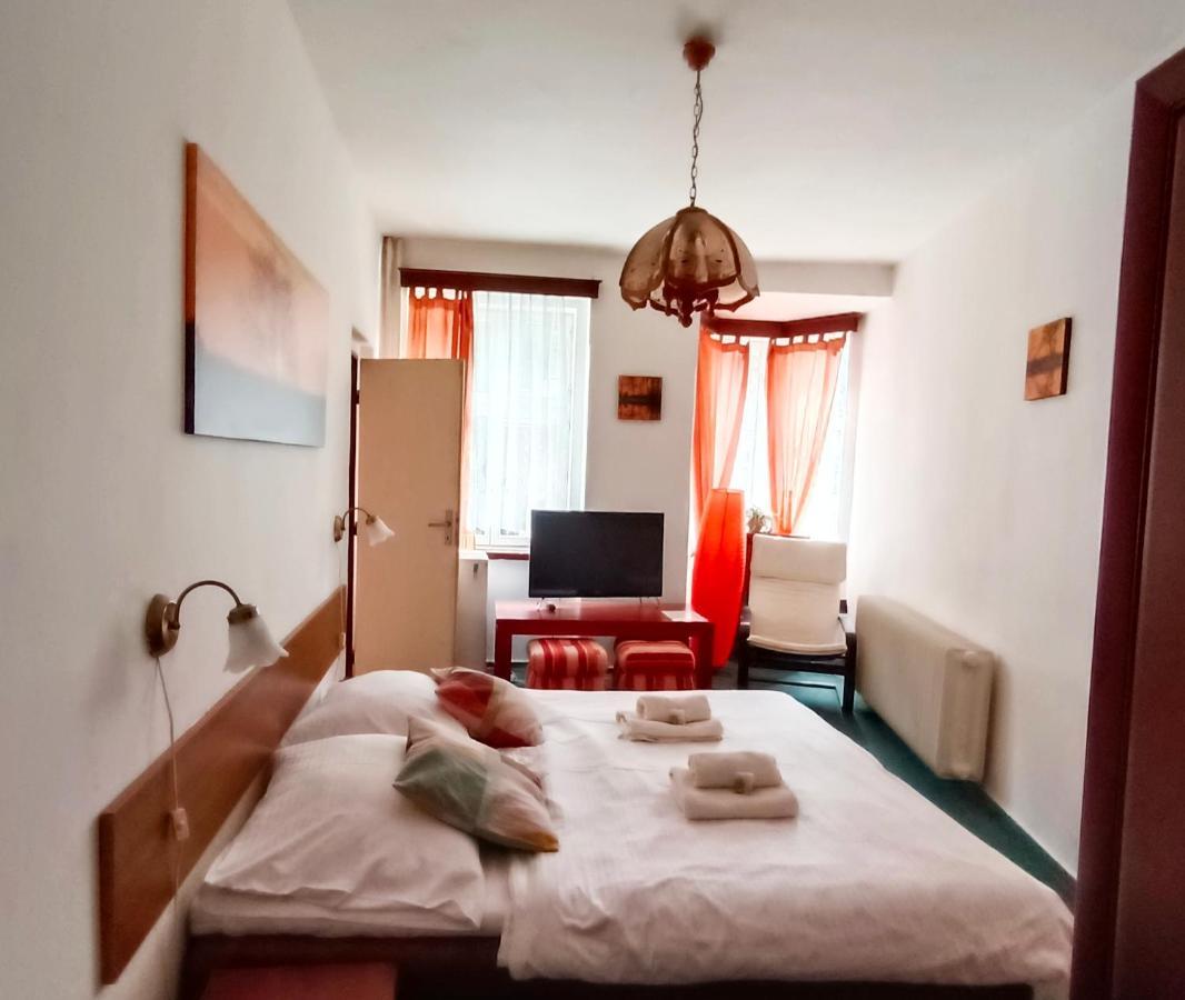 Hotel Labe 赫任斯科 外观 照片