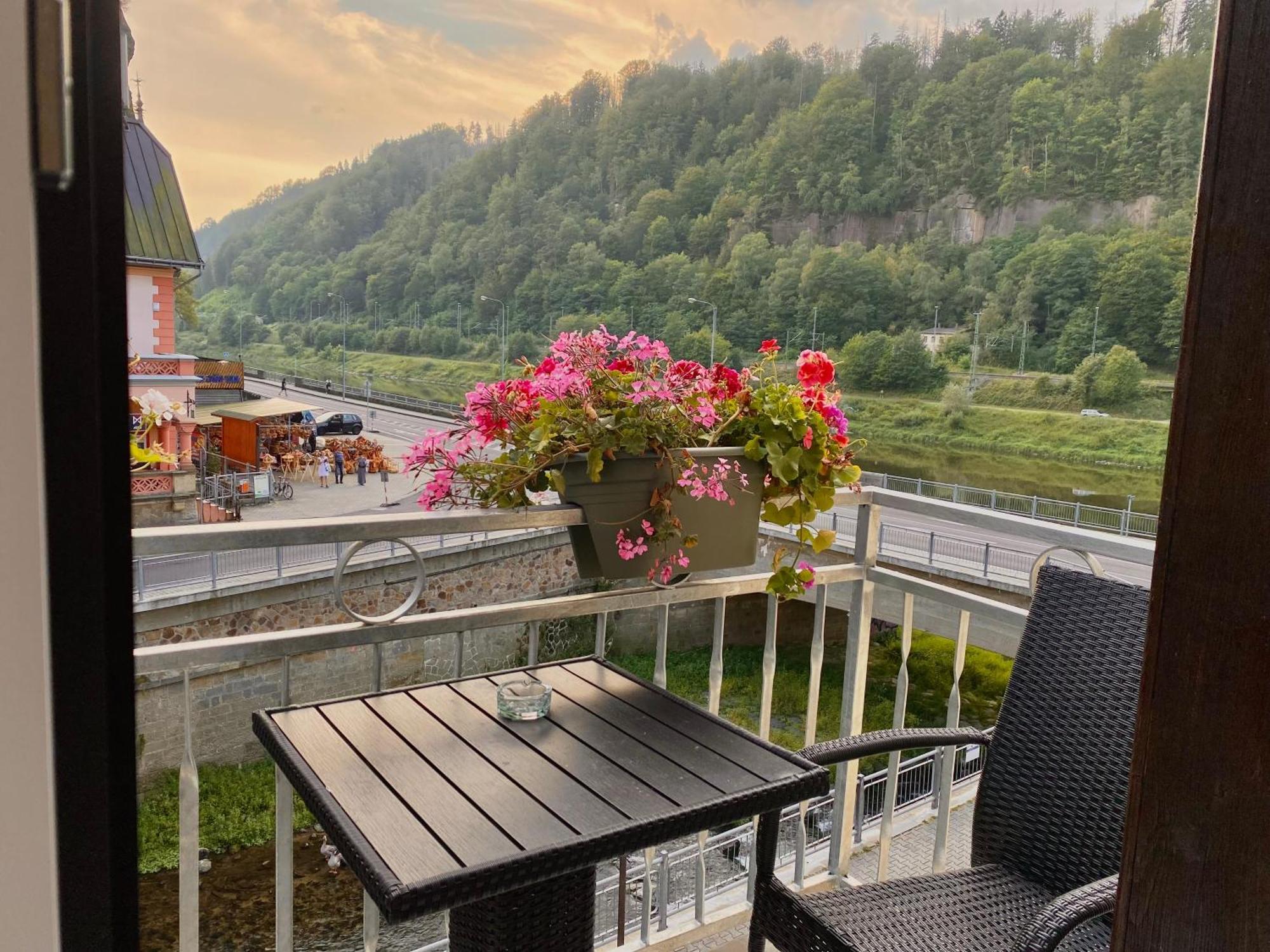 Hotel Labe 赫任斯科 外观 照片